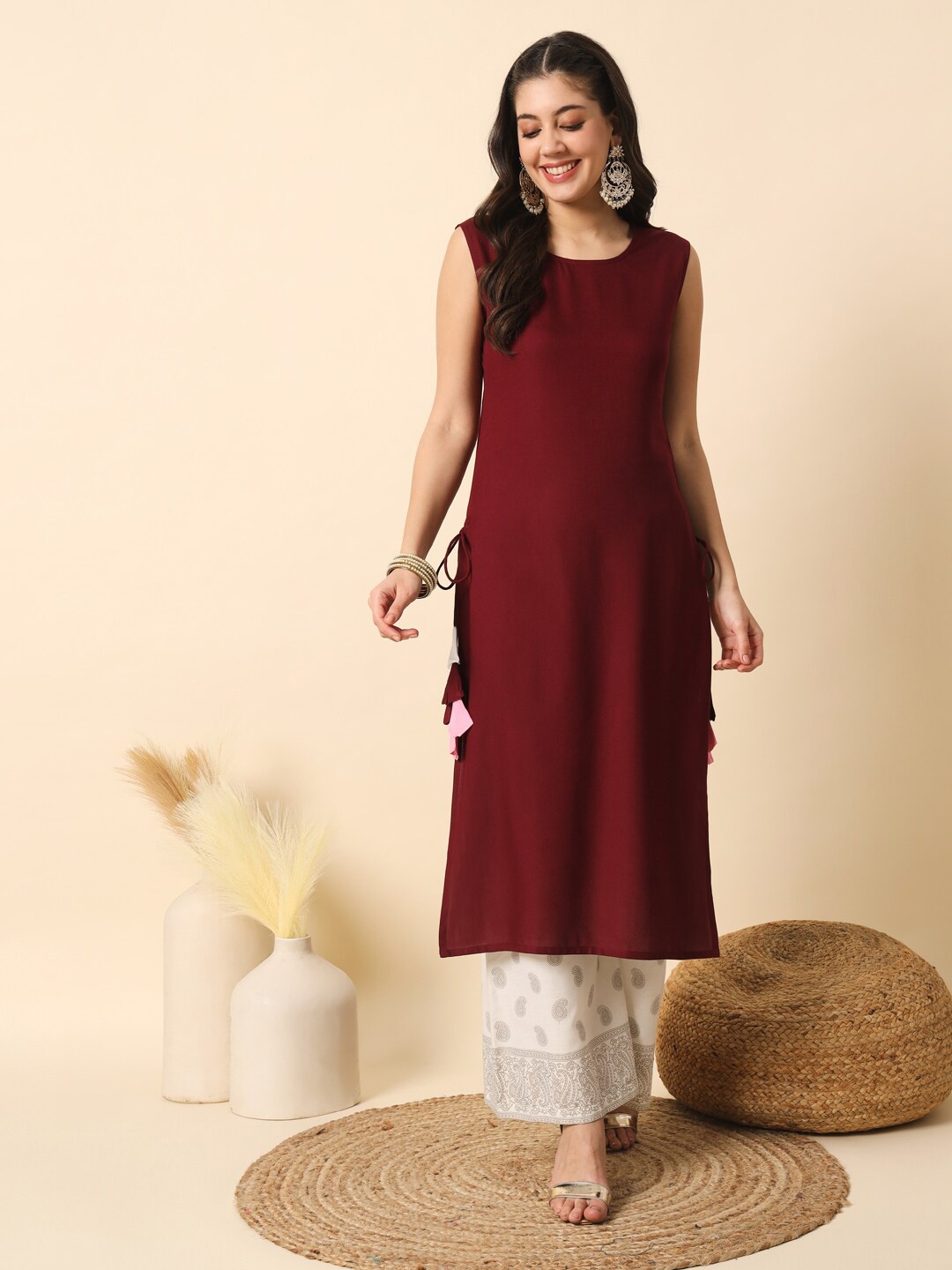 

Meeranshi Round Neck Straight Kurta, Maroon