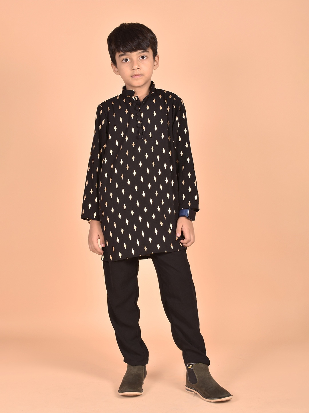 

BAESD Boys Geometric Printed Mandarin Collar Long Sleeves Kurta with Trousers, Black