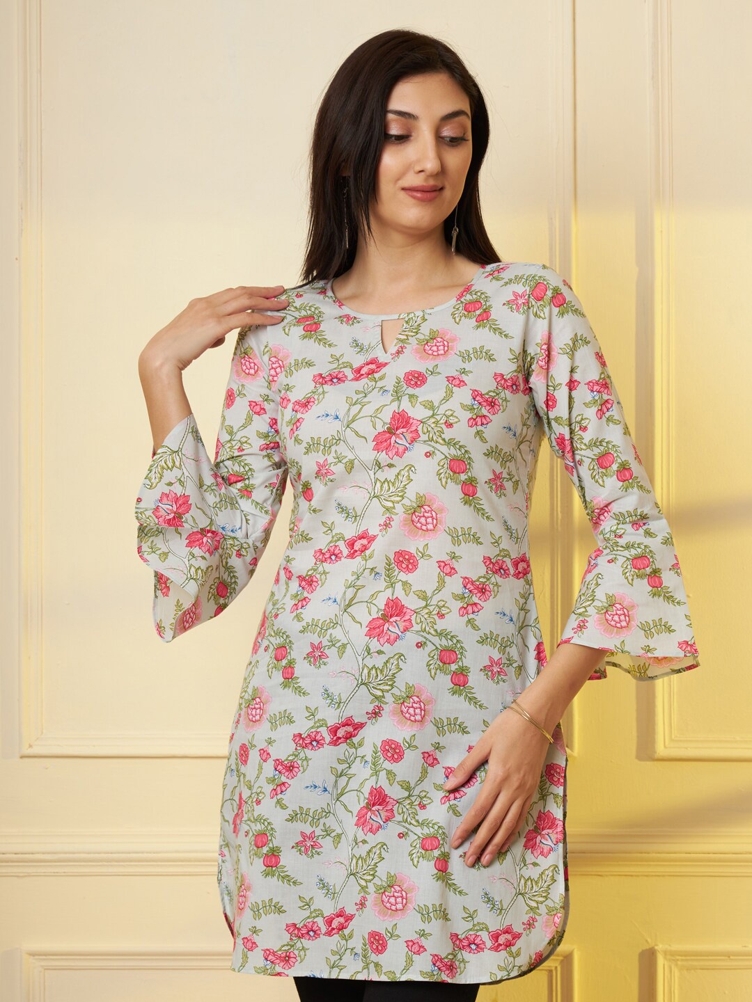 

Tissu Floral Printed Keyhole Neck Pure Cotton Kurti, Green