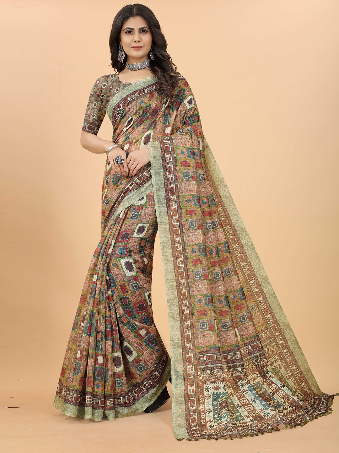 

Hinaya Brown & Green Geometric Printed Saree