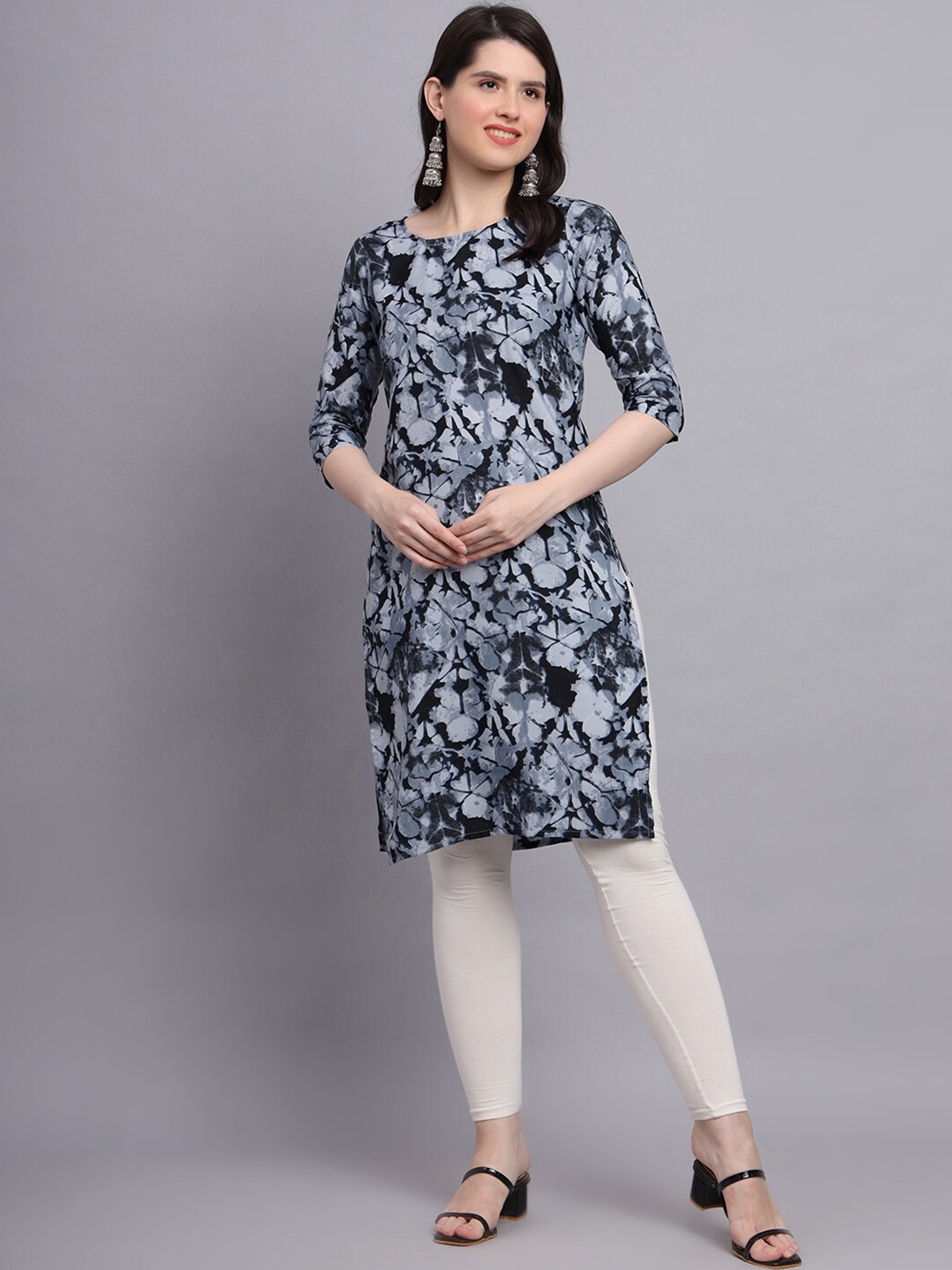 

Hinaya Abstract Printed Straight Kurta, Navy blue