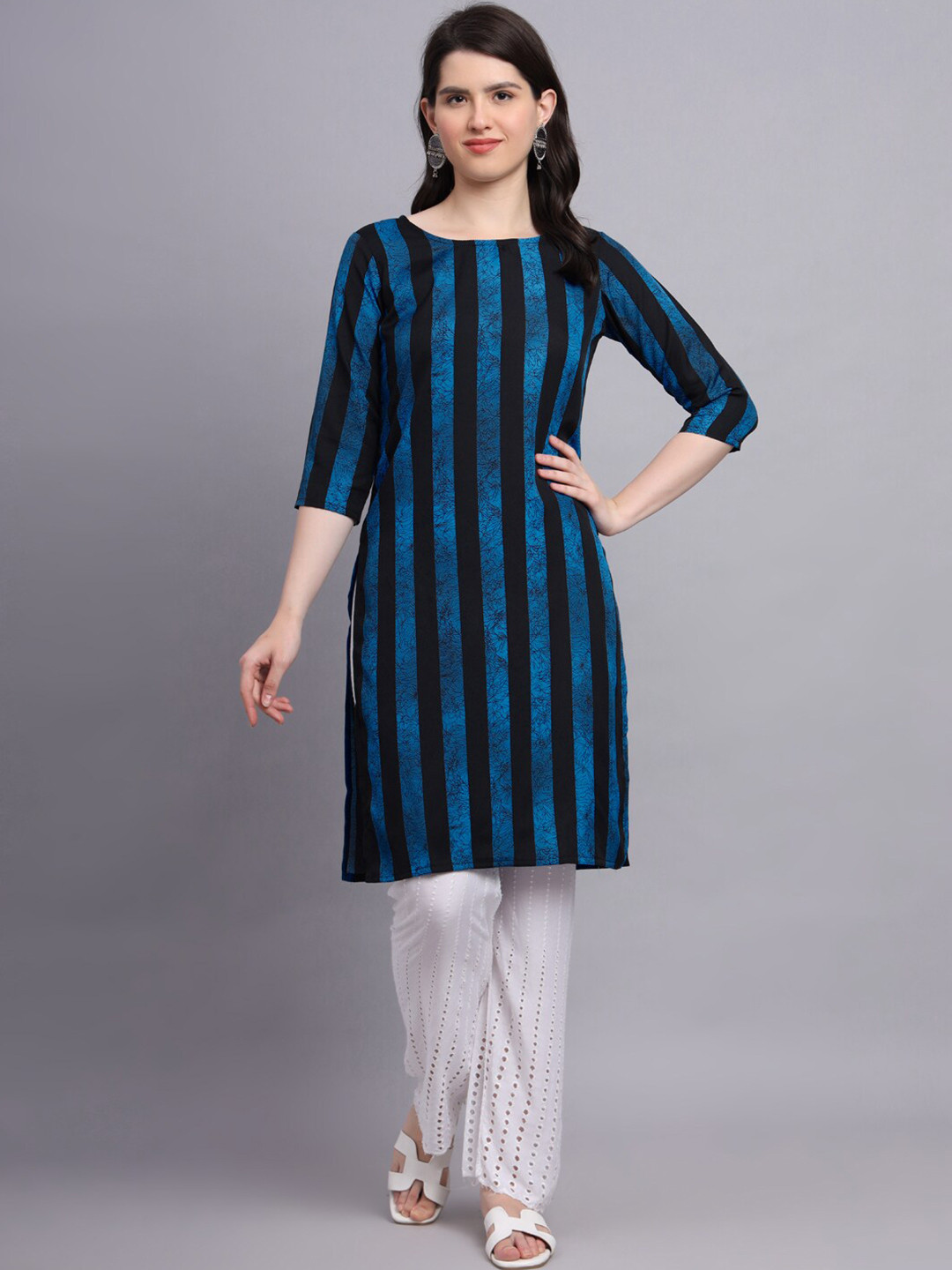 

Hinaya Round Neck Striped Peinted Straight Kurta, Blue