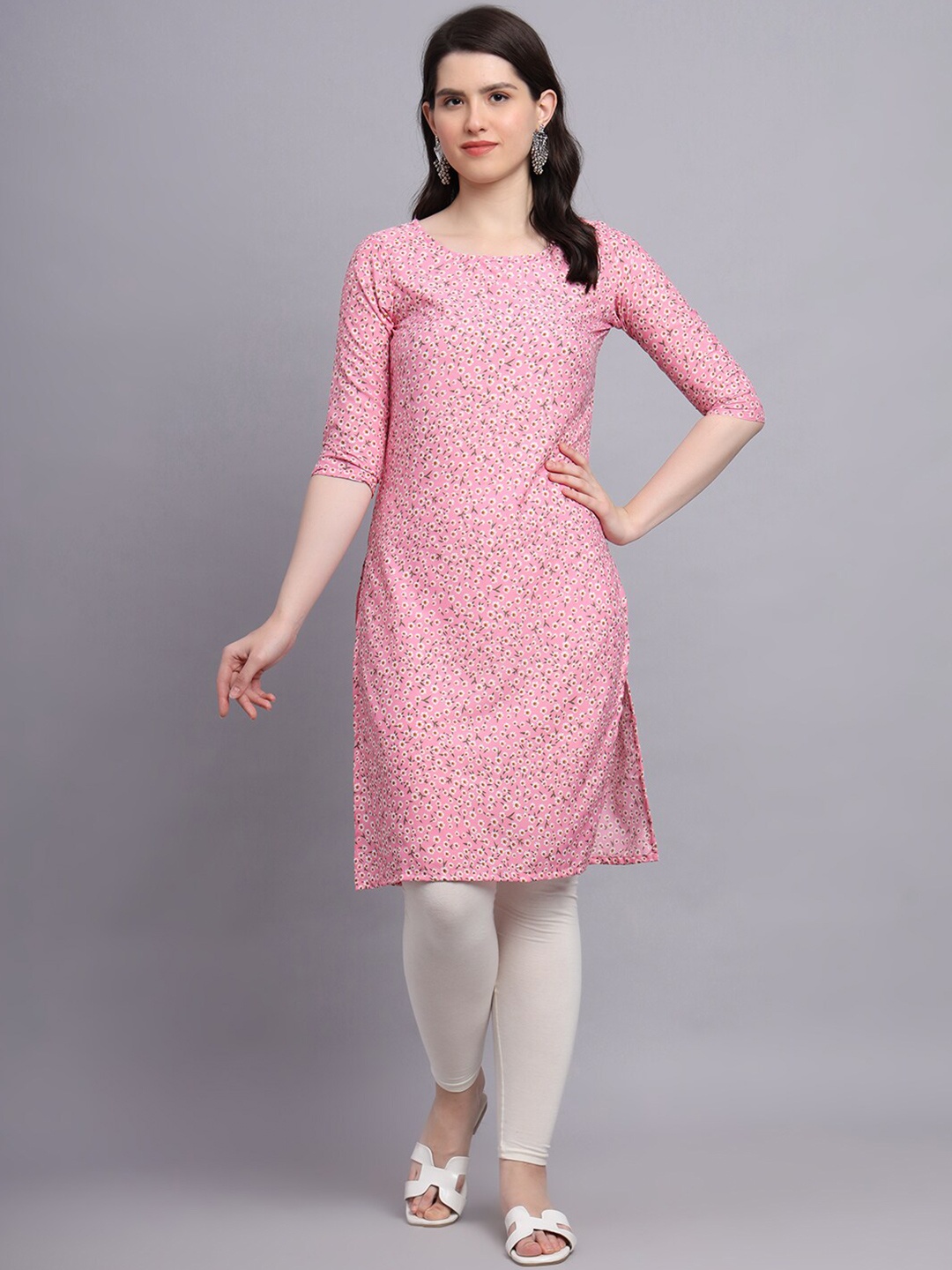 

Hinaya Floral Printed Round Neck Straight Kurta, Pink
