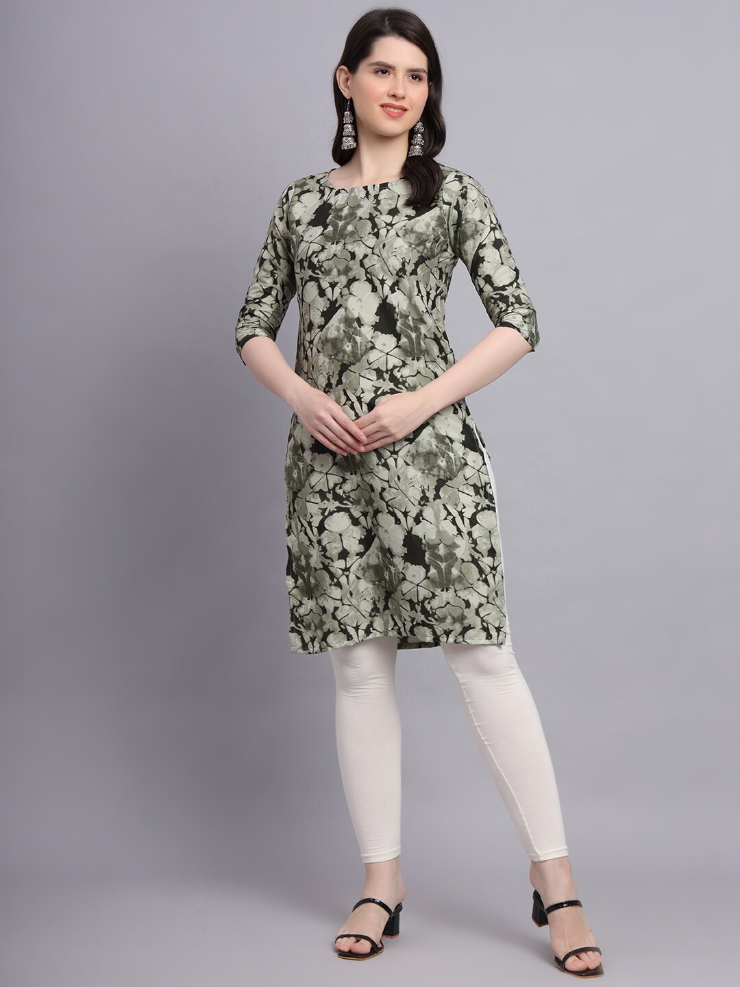 

Hinaya Floral Printed Round Neck Straight Kurta, Green