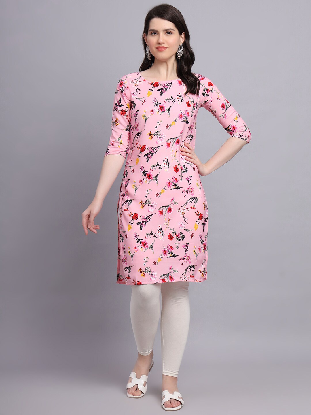

Hinaya Floral Printed Round Neck Straight Kurta, Pink
