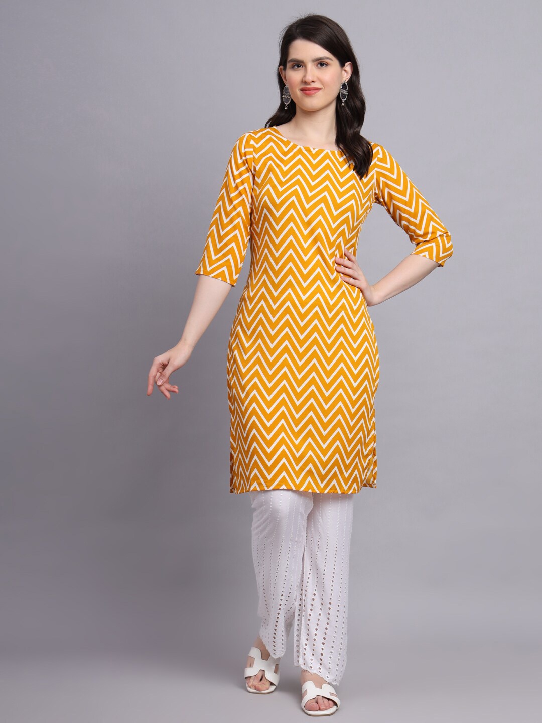 

Hinaya Chevron Printed Straight Kurta, Yellow