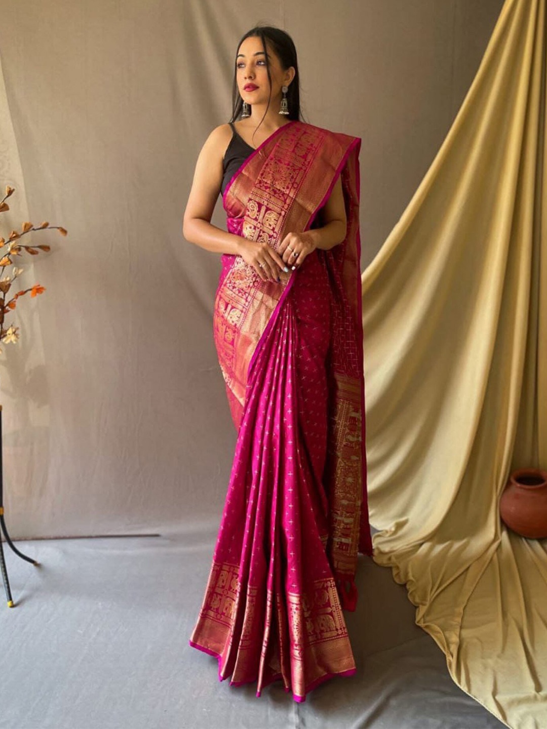 

LeeliPeeri Designer Geometric Printed Zari Saree, Pink