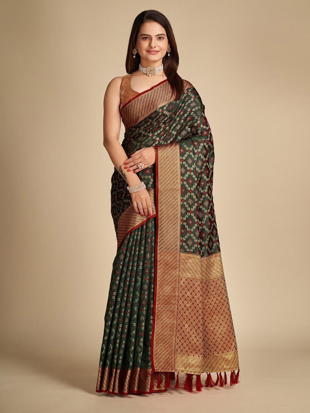 

LeeliPeeri Designer Geometric Woven Design Zari Saree, Green