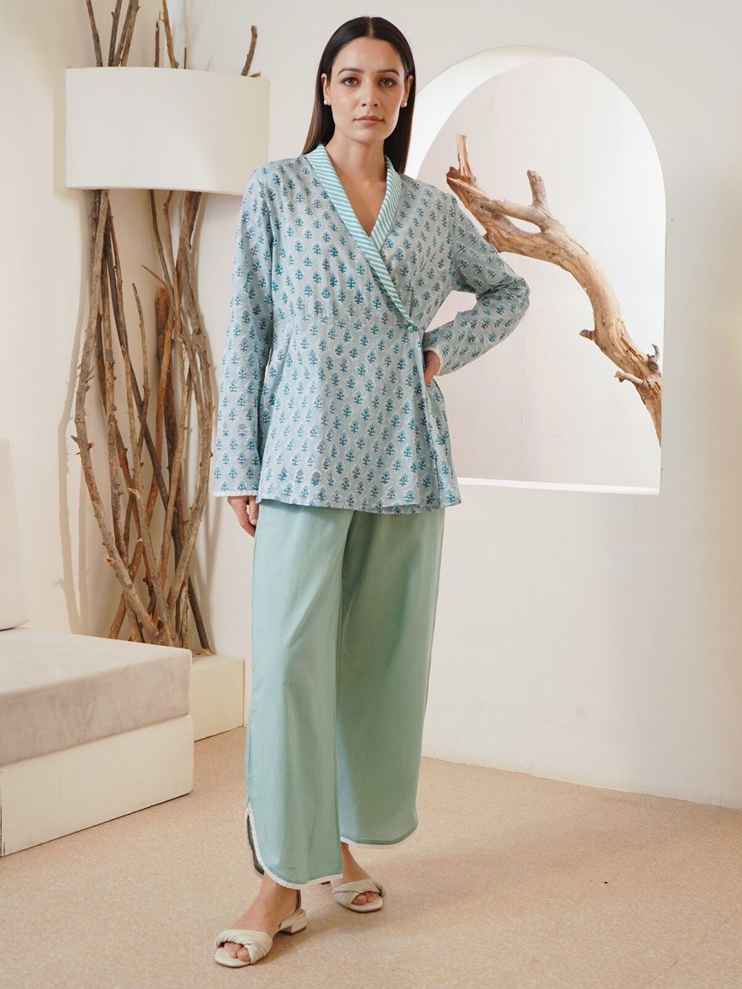 

NERO Printed Pure Cotton Angrakha Tunic With Trousers, Blue