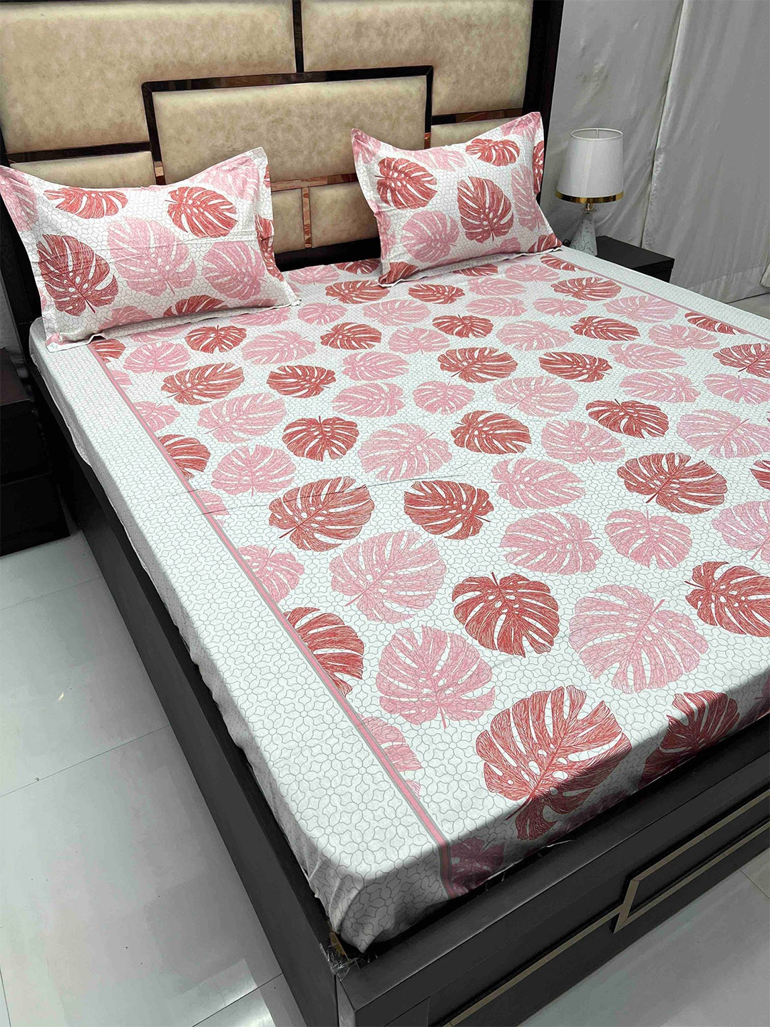

Pure Decor Pink & White Floral 400 TC King Superfine Bedsheet with 2 Pillow Covers