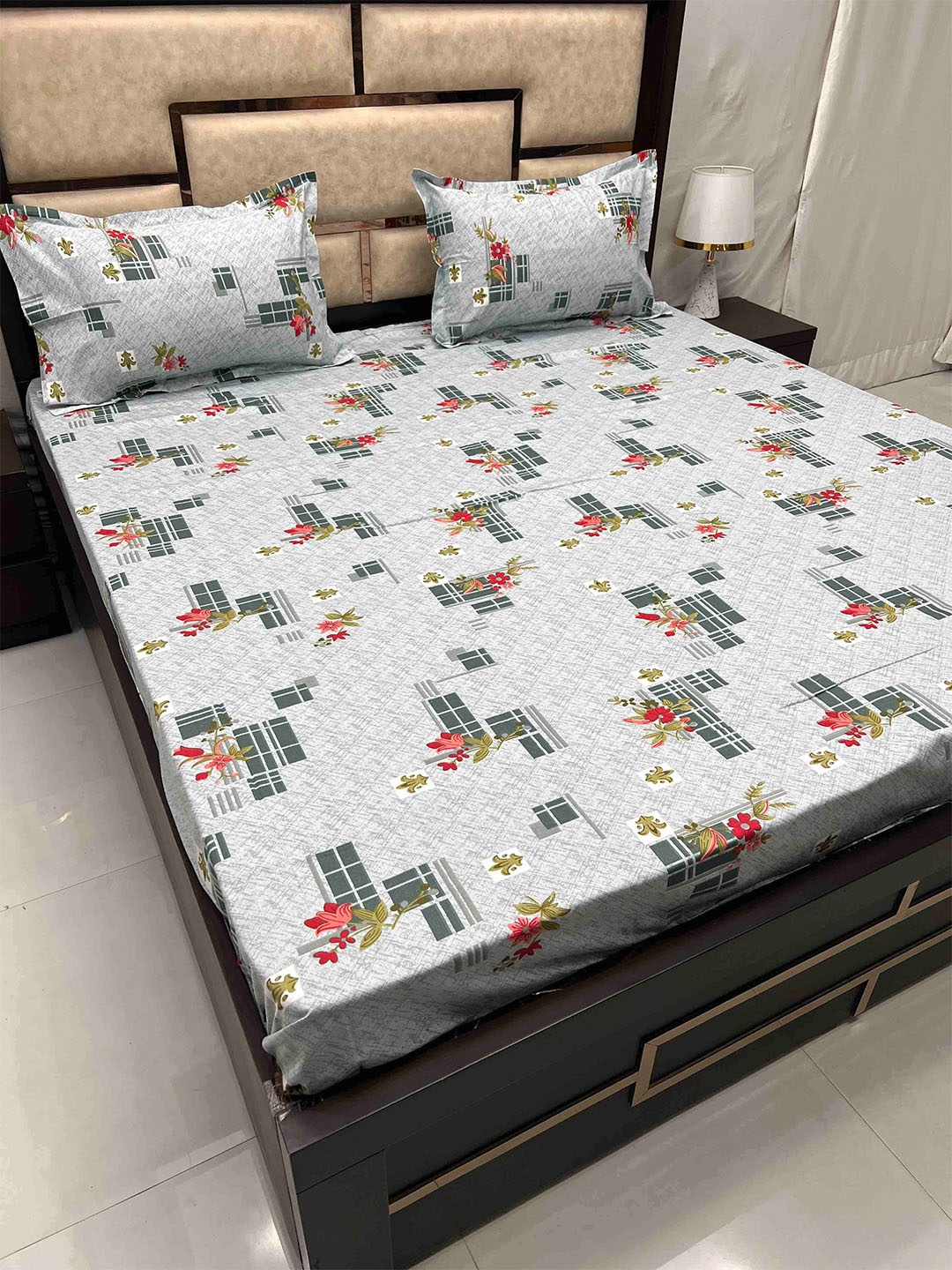

Pure Decor Grey & Red Floral Cotton 400 TC Super King Bedsheet with 2 Pillow Covers
