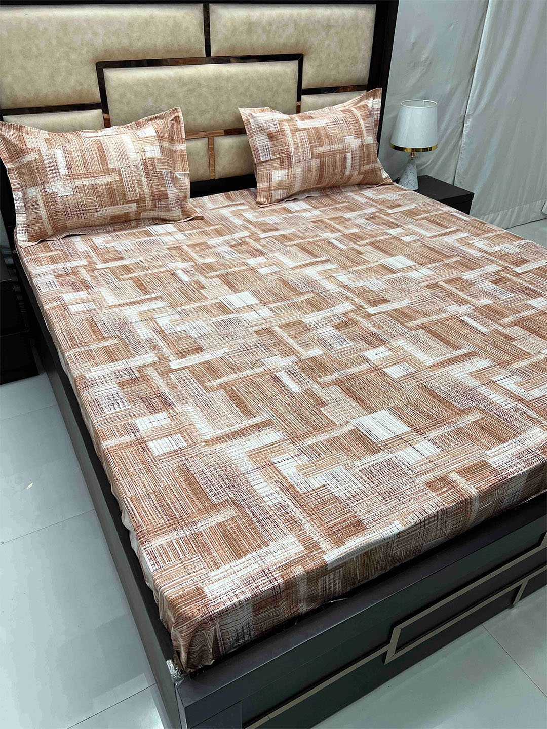 

Pure Decor Brown & White Abstract Cotton 400 TC King Bedsheet with 2 Pillow Covers
