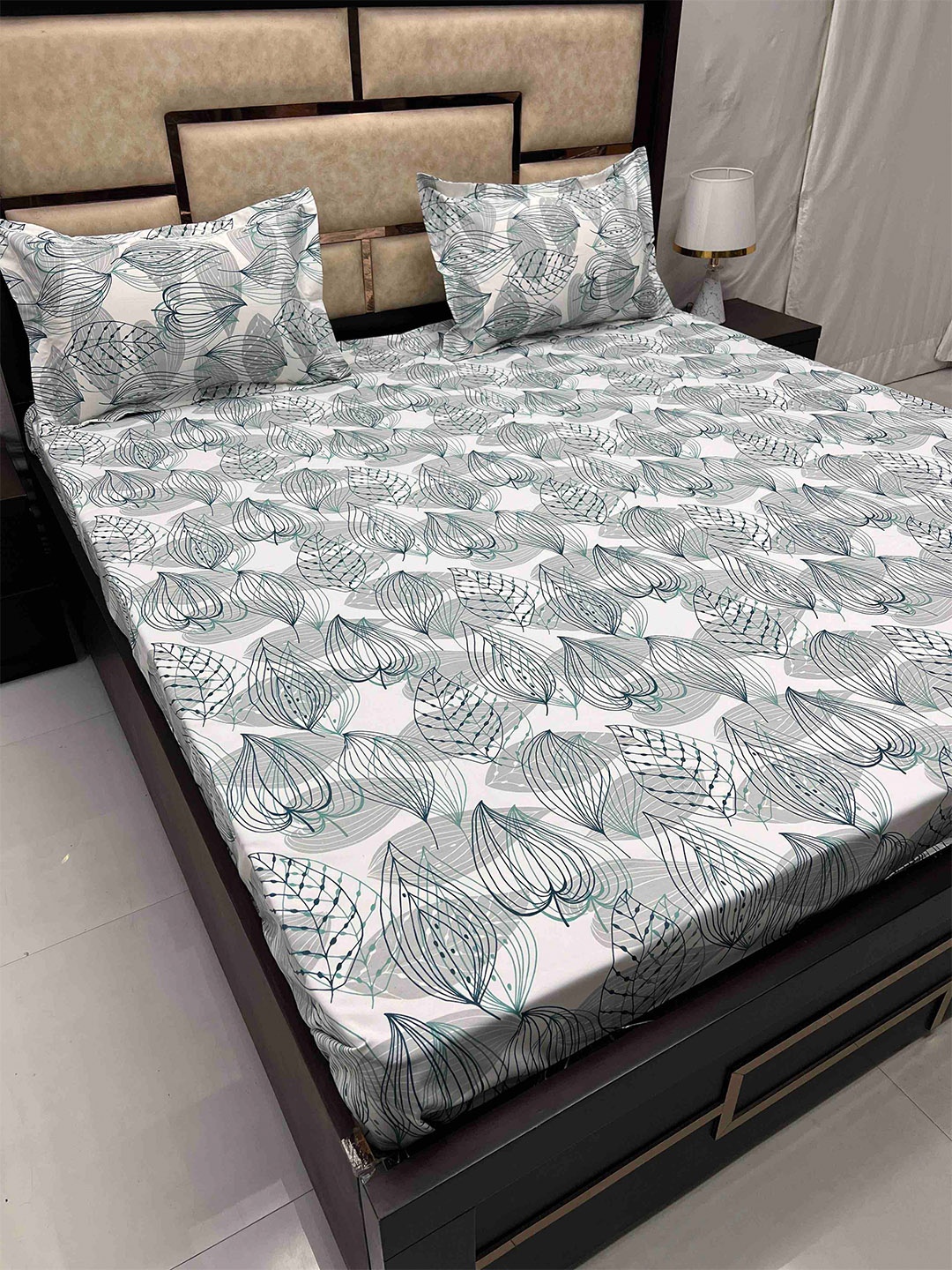 

Pure Decor Green & White Floral Cotton 300 TC Queen Bedsheet with 2 Pillow Covers