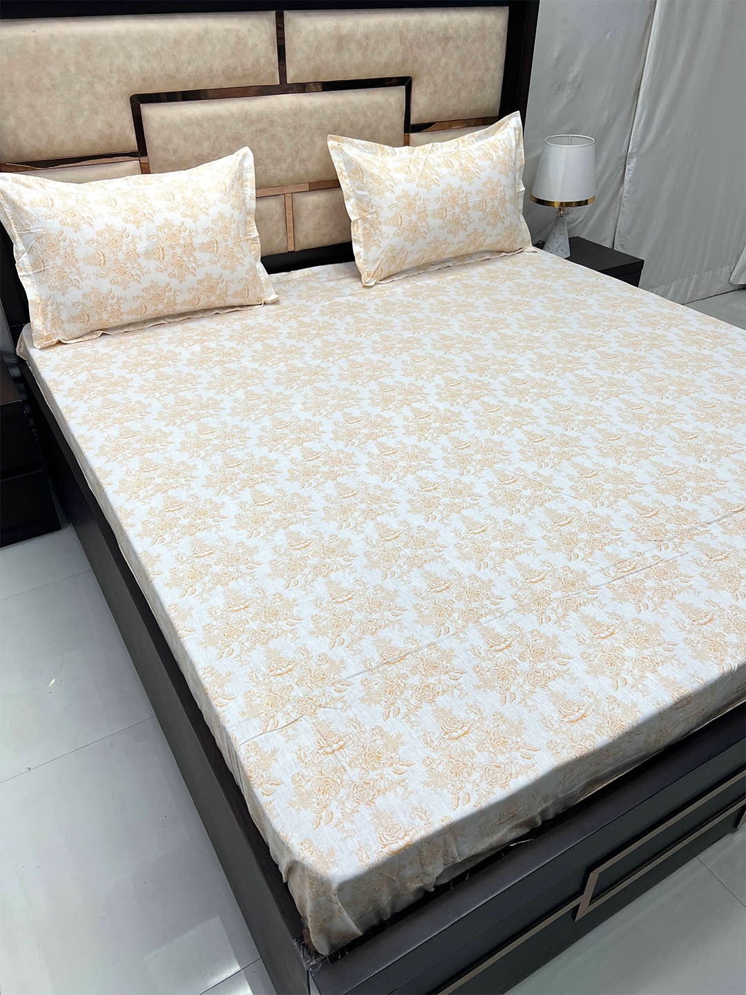 

Pure Decor Orange & White Floral Cotton 400 TC Super King Bedsheet with 2 Pillow Covers