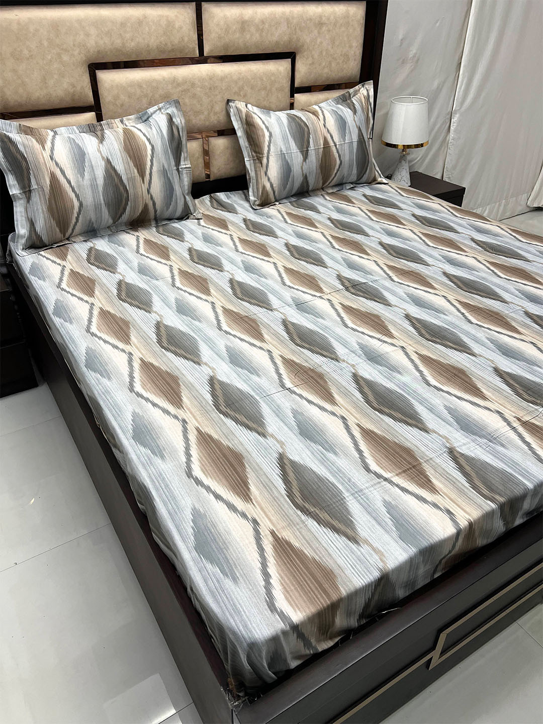 

Pure Decor Beige & Grey King Bedsheet with 2 Pillow Covers