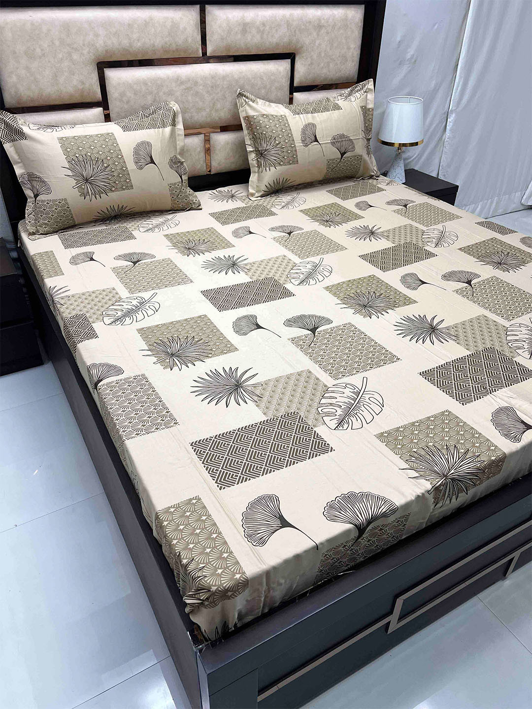 

Pure Decor Brown & Cream-Coloured Floral King Bedsheet with 2 Pillow Covers