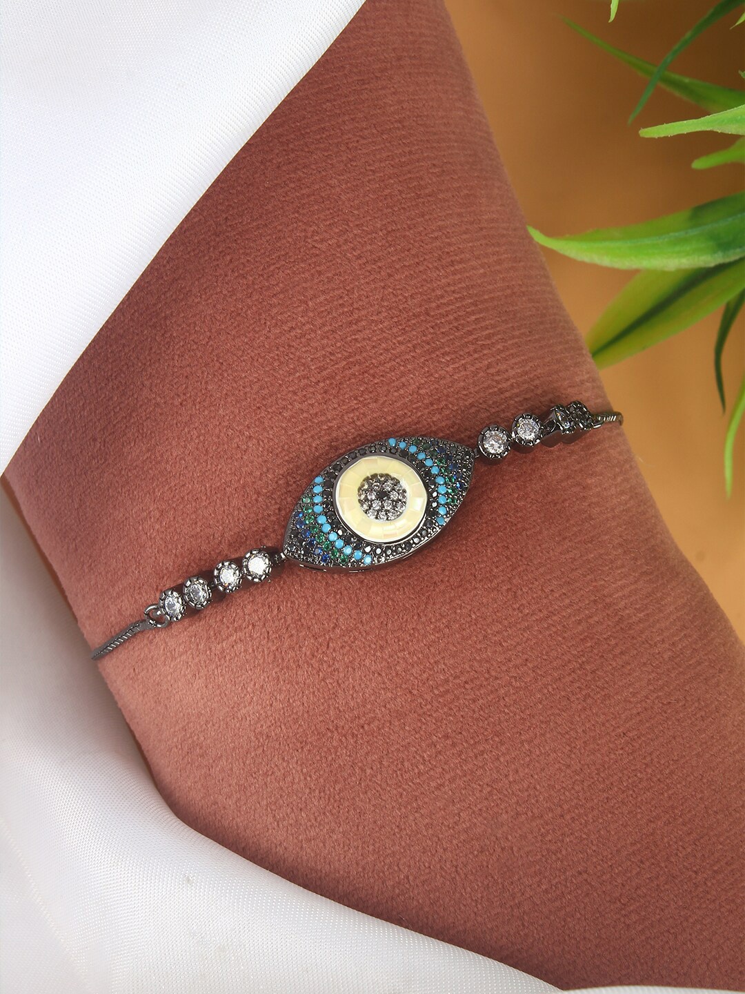 

DressBerry Silver-Toned & Blue Brass-Plated Cubic Zirconia Studded Charm Bracelet