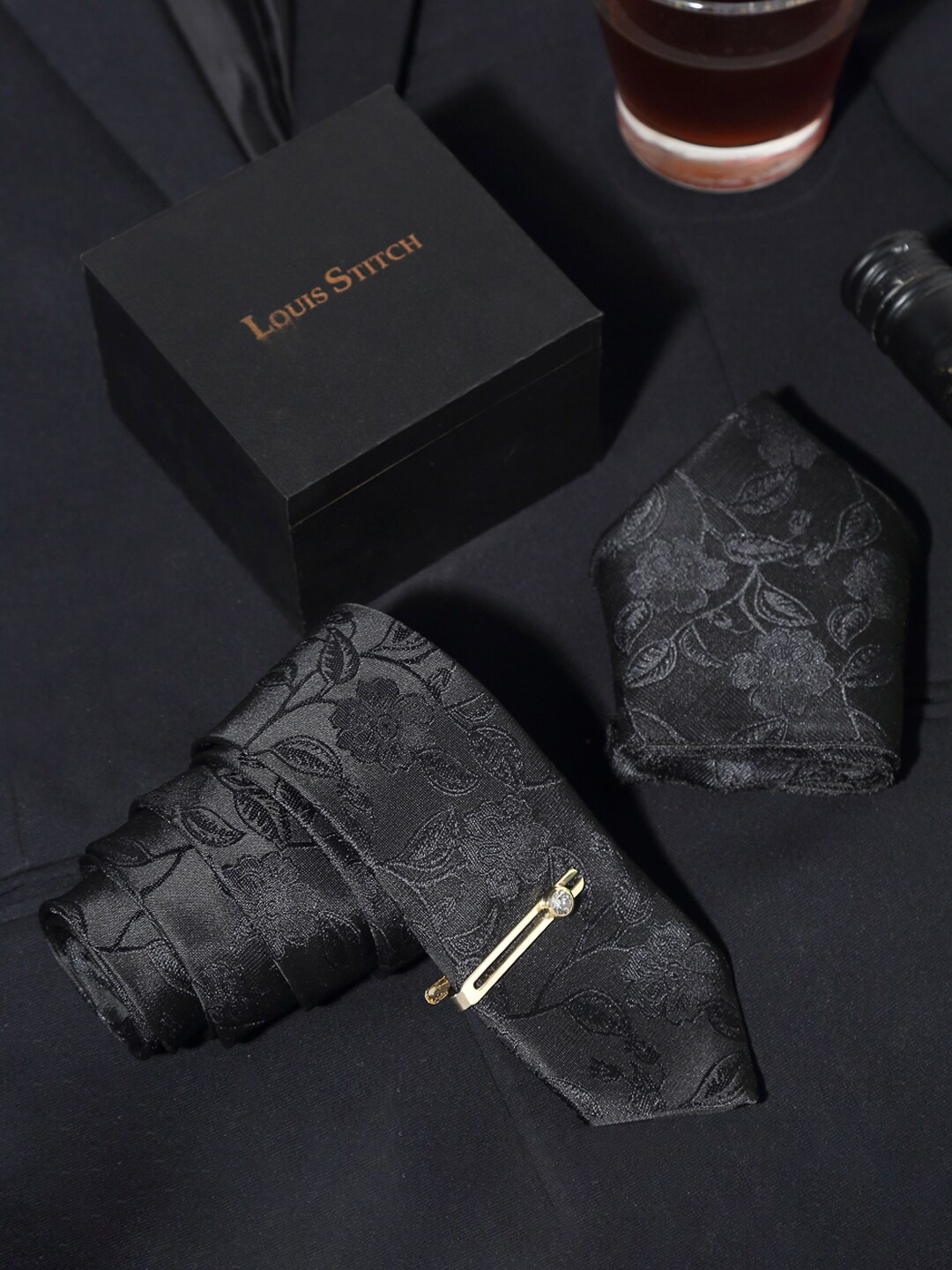 

LOUIS STITCH Men Printed Italian Silk Necktie Accessory Gift Set, Black