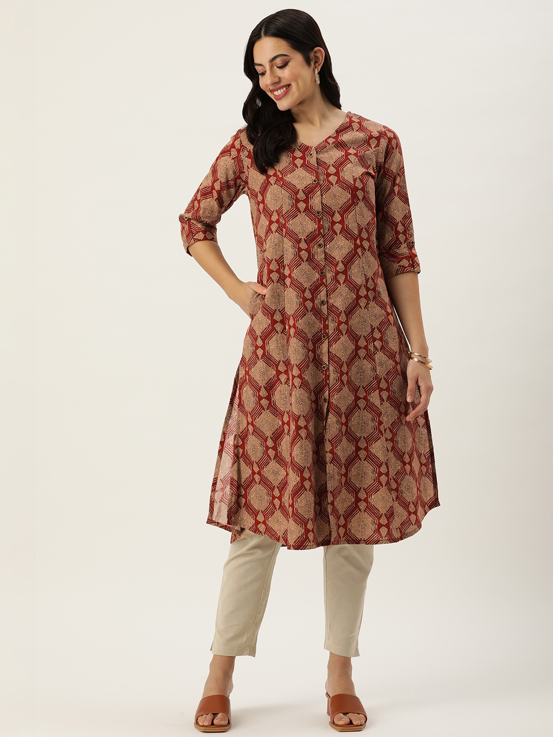 

AMUKTI Geometric Printed Roll-Up Sleeves Kurta, Red