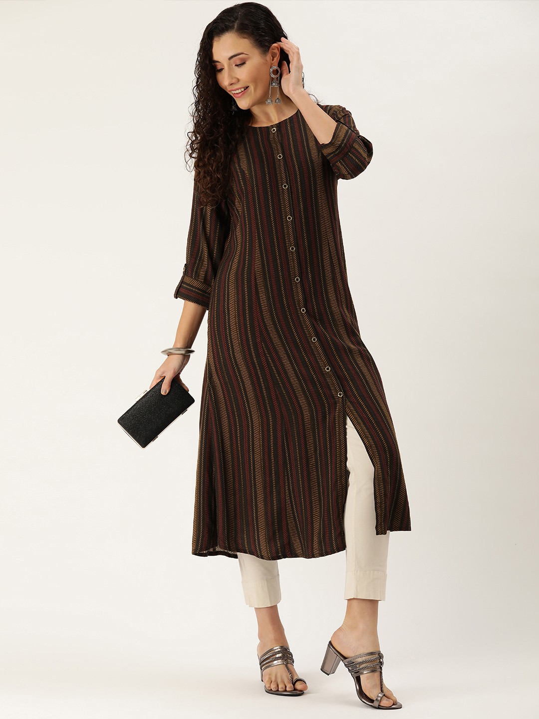 

AMUKTI Geometric Printed Roll-Up Sleeves Kurta, Black