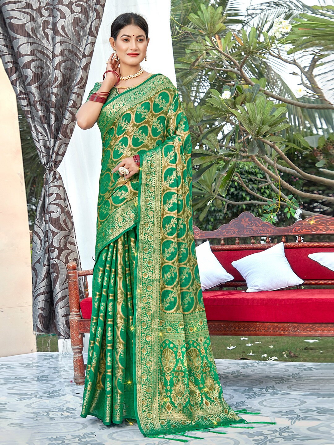 

Mitera Green & GoldToned Ethnic Woven Design Zari Organza Saree