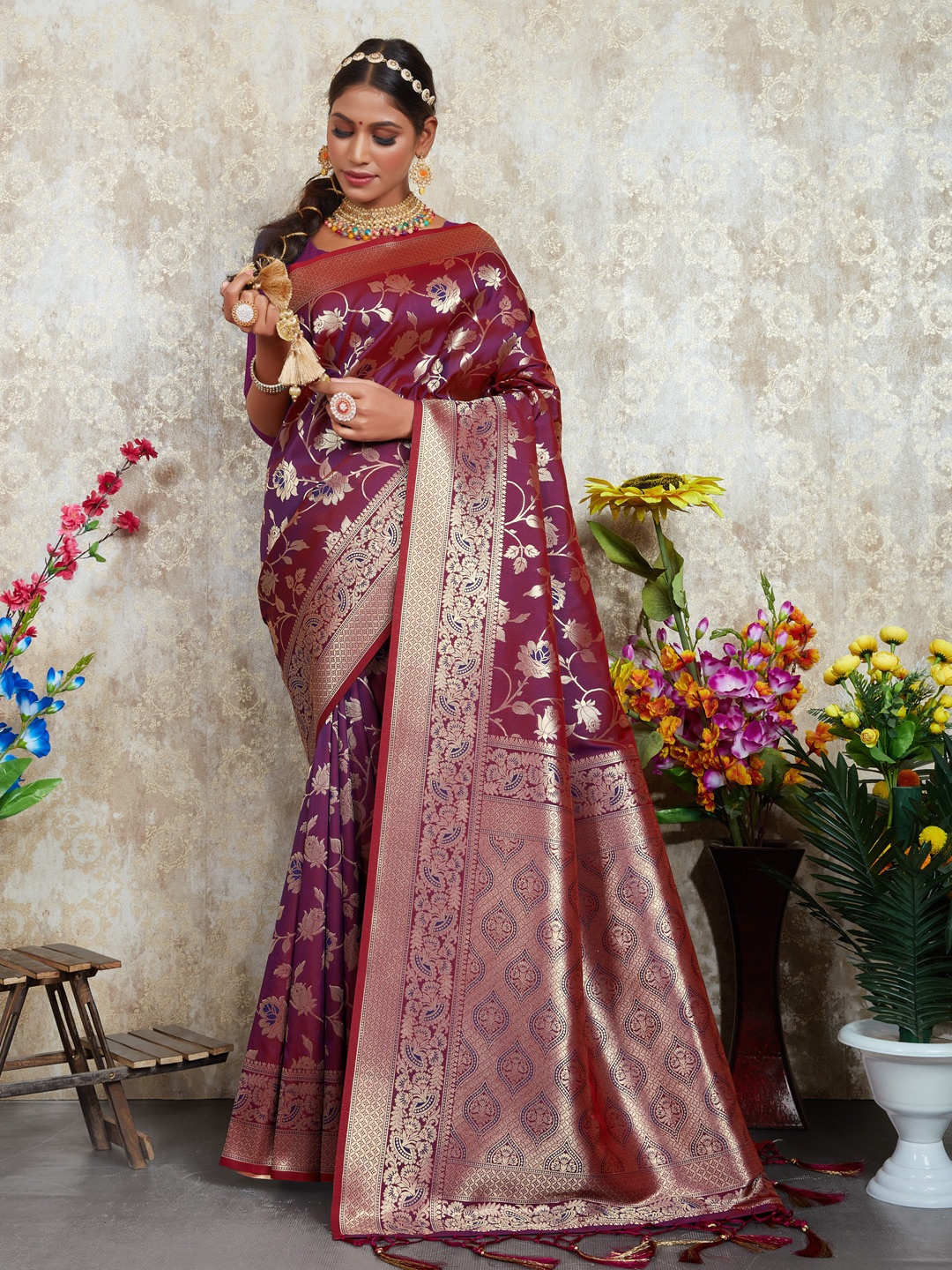 

Mitera Purple & Gold-Toned Woven Design Zari Saree