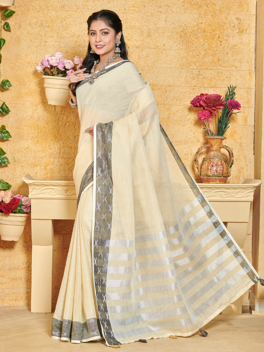 

Mitera Striped Woven Design Zari Saree, Off white