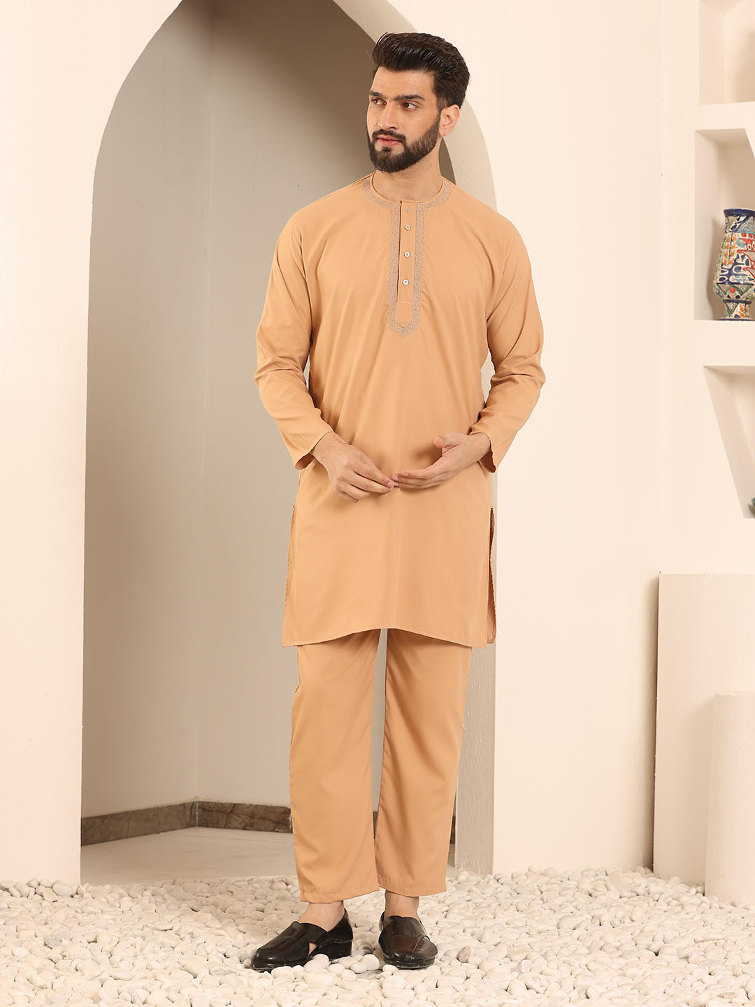 

Armaan Ethnic Mandarin Collar Embroidered Regular Thread Work Kurta with Pyjamas, Rose gold