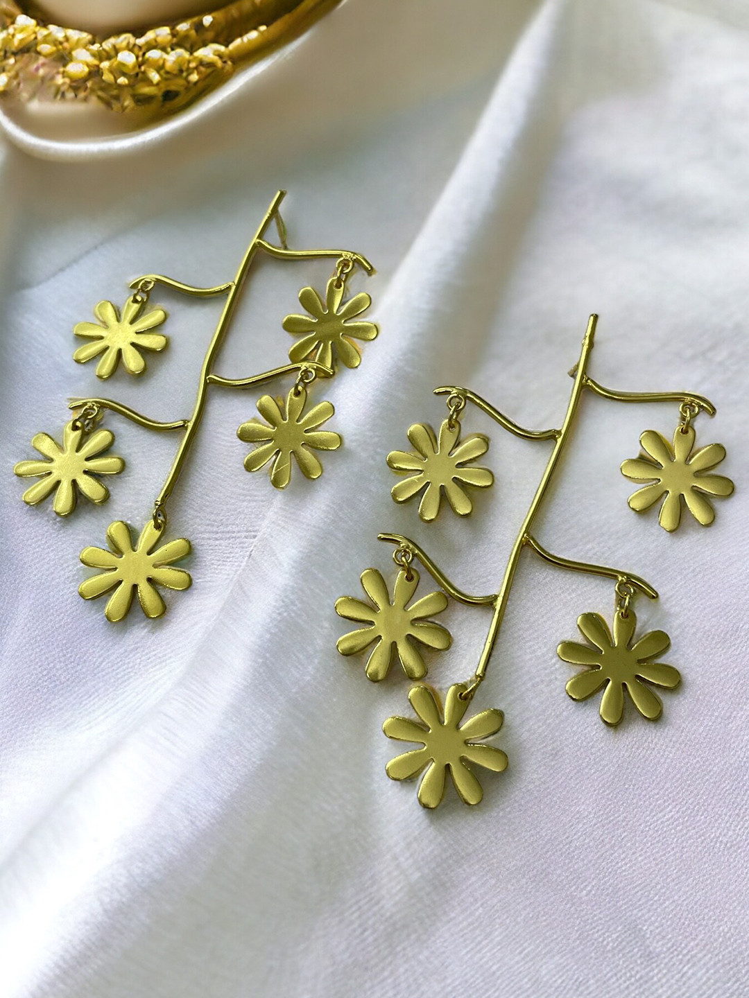 

ISHKAARA Gold Plated Floral Drop Earrings