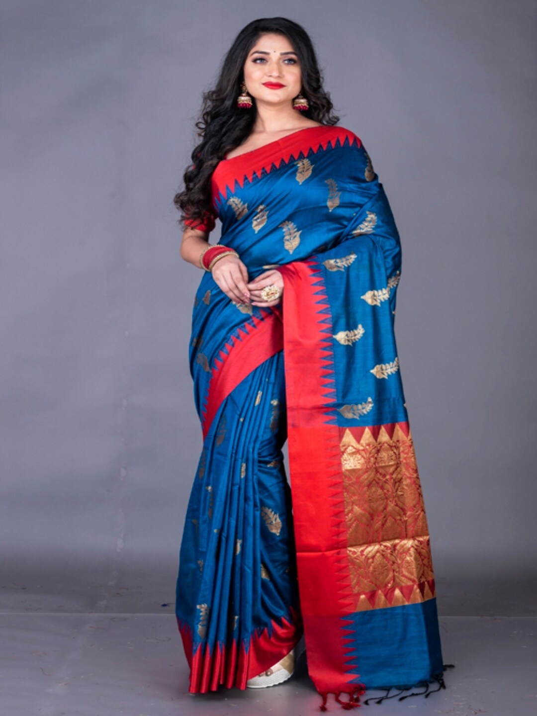 

Morchari Floral Woven Design Zari Chanderi Saree, Navy blue