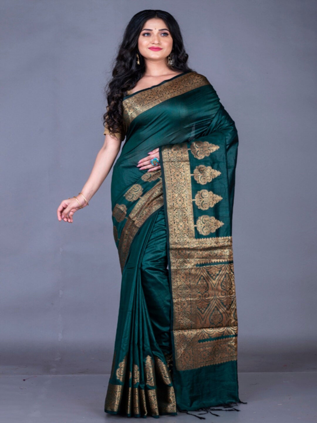 

Morchari Woven Design Zari Chanderi Saree with Tassels, Green