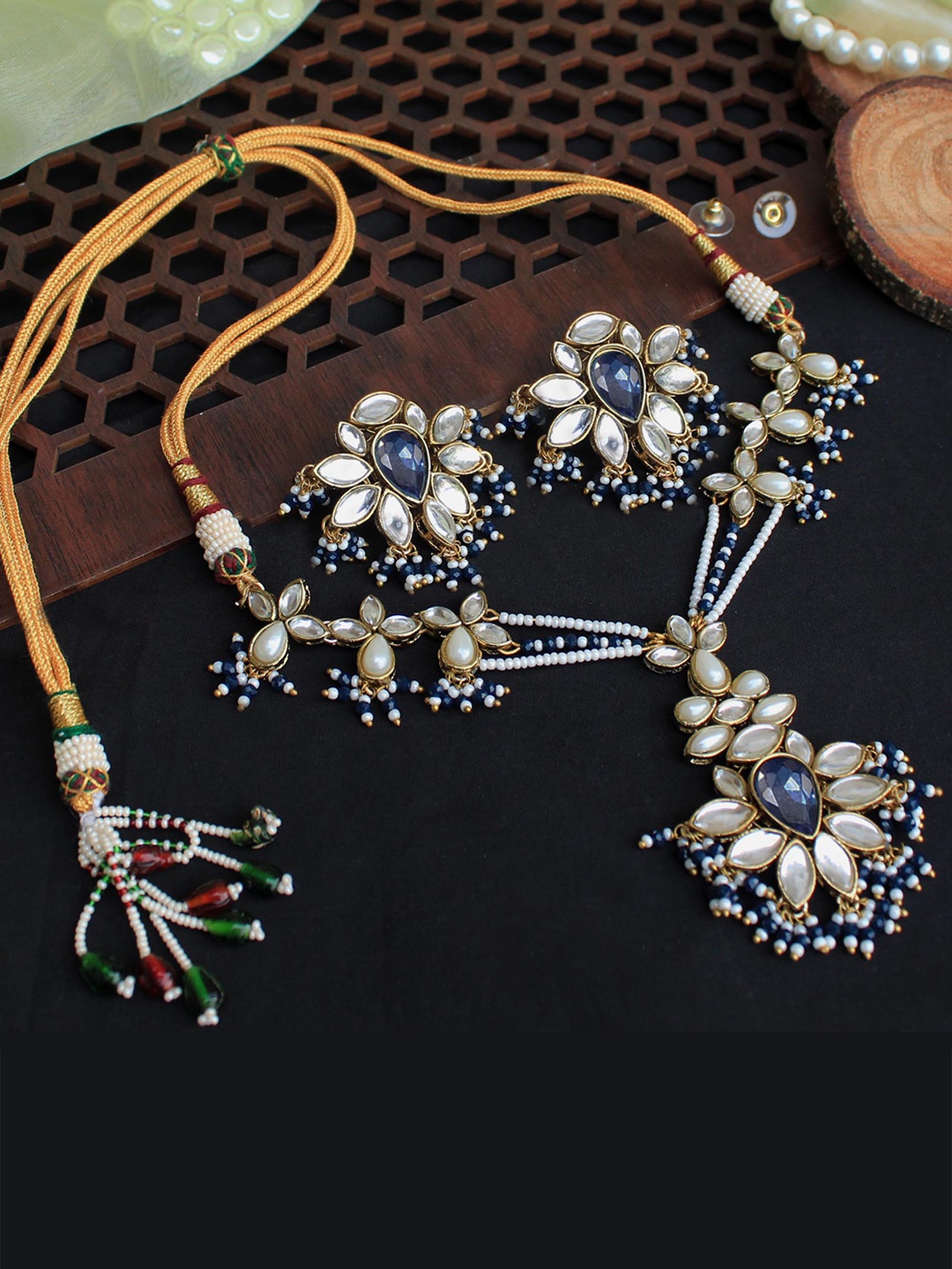 

BeAbhika Gold-Plated Kundan-Studded & Beaded Jewellery Set