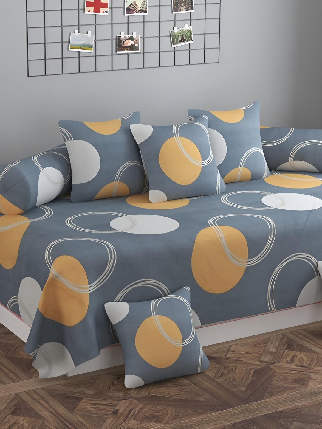 

hargunz Grey 8 Pieces Geometric Printed Bedsheet With Bolster Covers & Cushion Covers