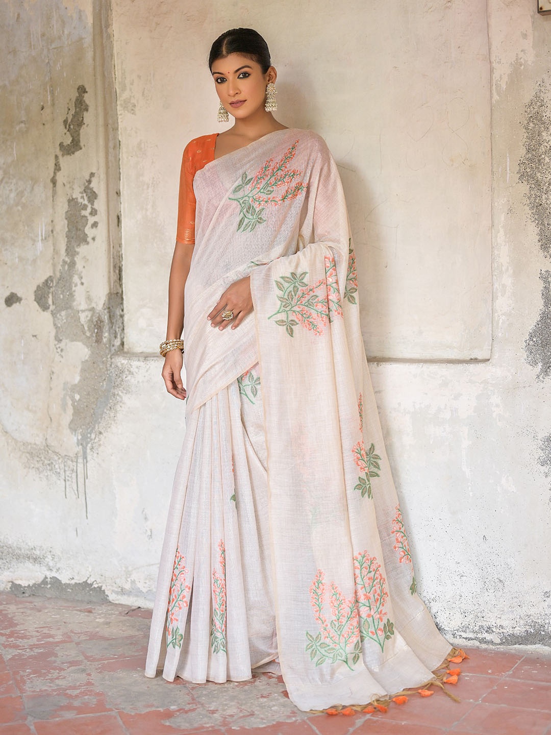 

VISHNU WEAVES Floral Embroidered Pure Cotton Muga Saree, Orange