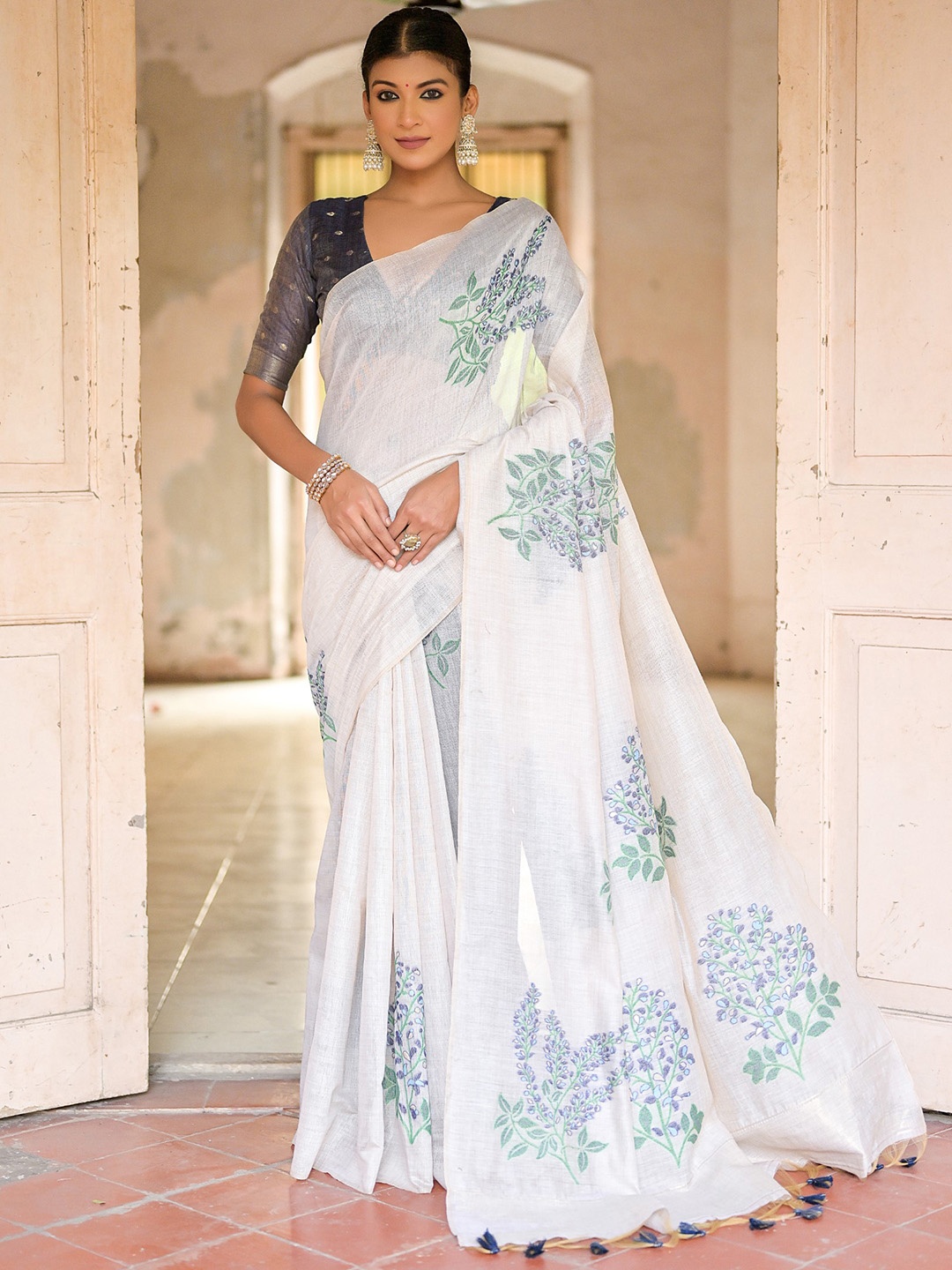 

VISHNU WEAVES Ethnic Motifs Embroidered Pure Cotton Muga Saree, Blue
