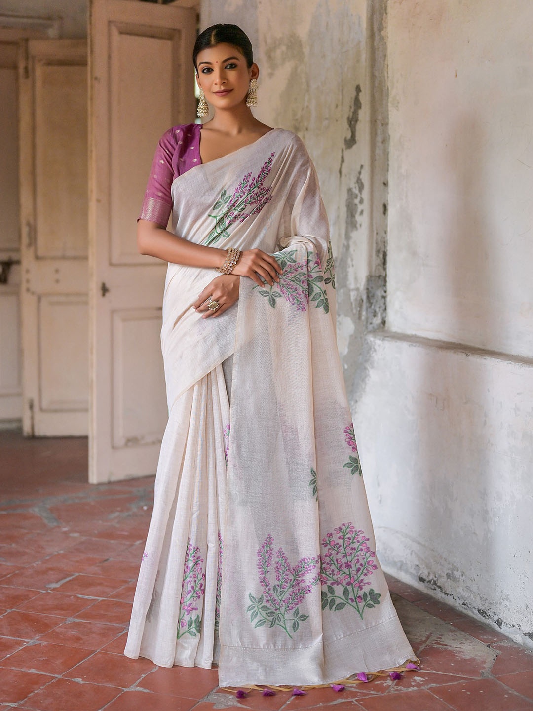 

VISHNU WEAVES Embroidered Pure Cotton Muga Saree, Lavender