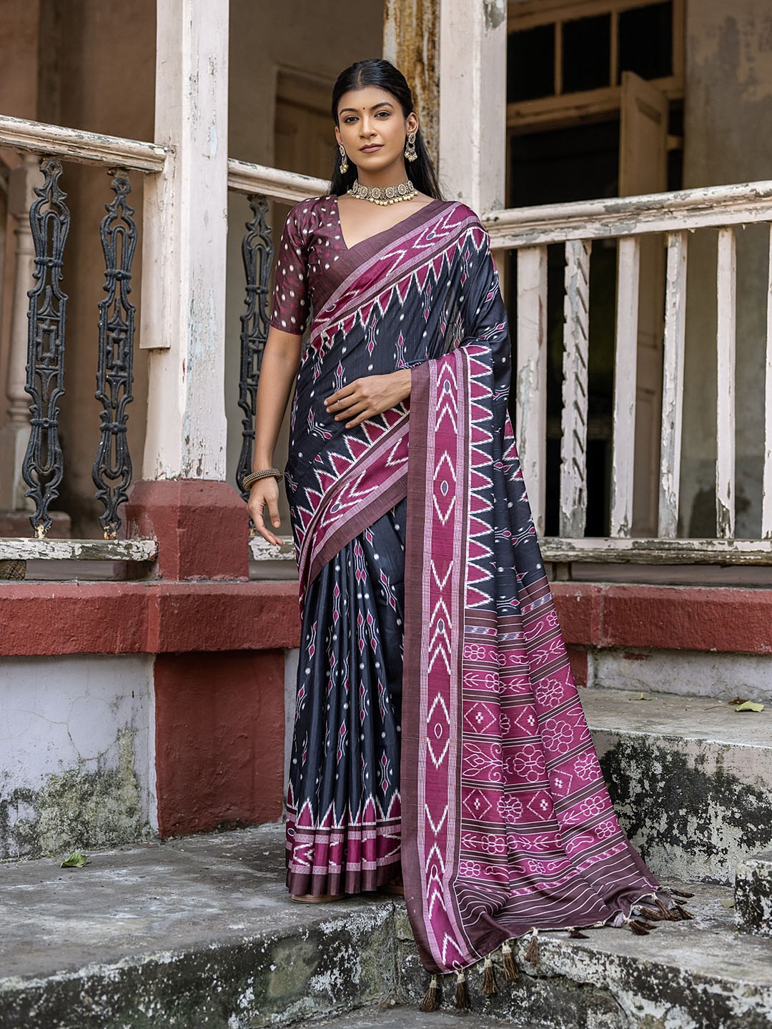 

VISHNU WEAVES Ajrak Block Silk Cotton Ikat Saree, Black