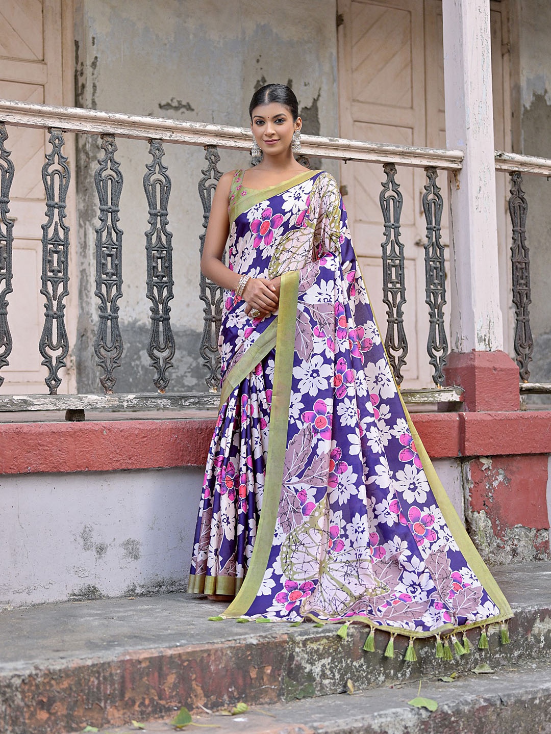 

VISHNU WEAVES Floral Zari Jamdani Saree, Navy blue