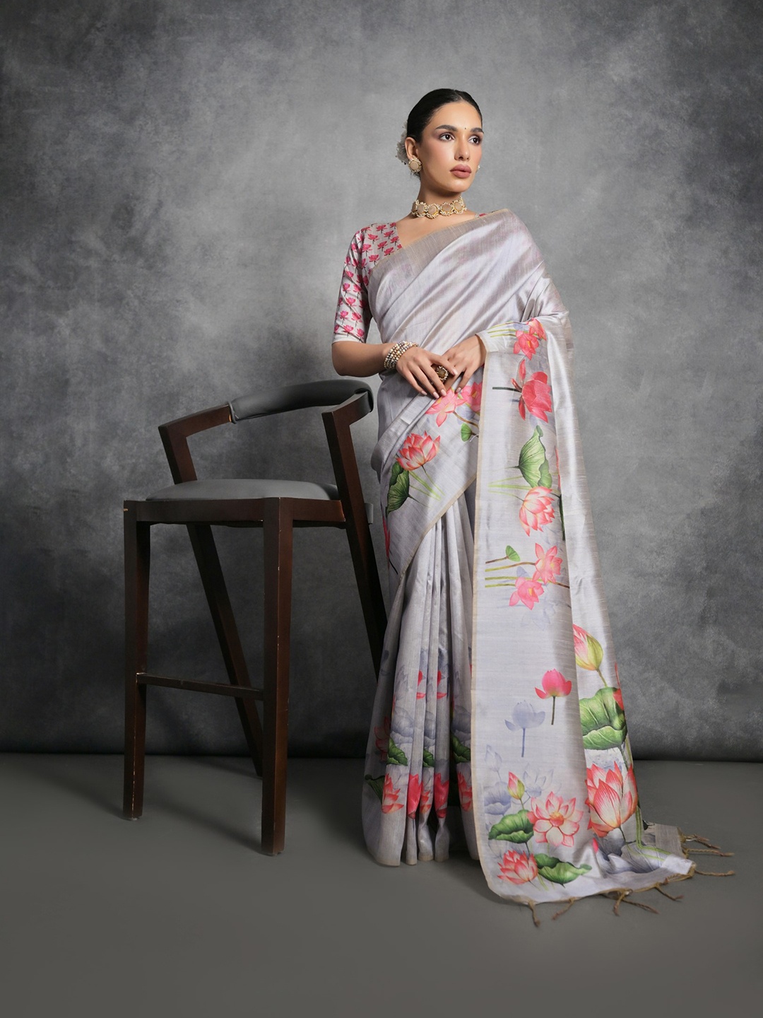 

VISHNU WEAVES Floral Zari Silk Cotton Tussar Saree, Grey