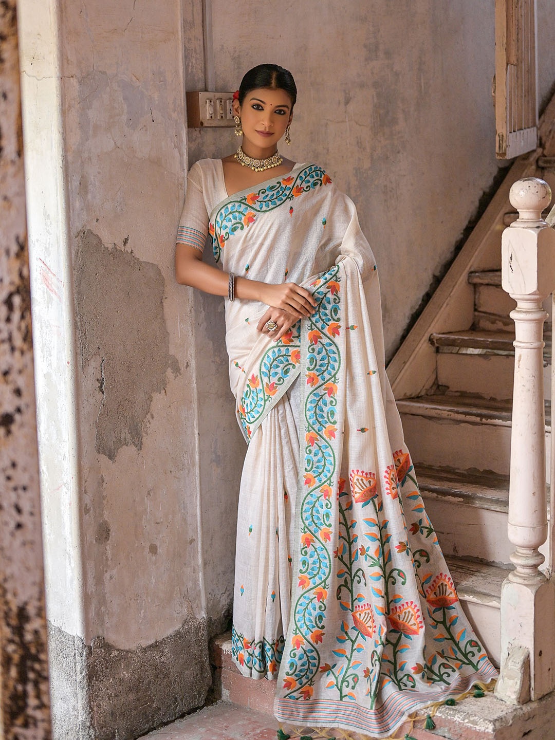 

VISHNU WEAVES Floral Woven Design Pure Cotton Muga Saree, Beige