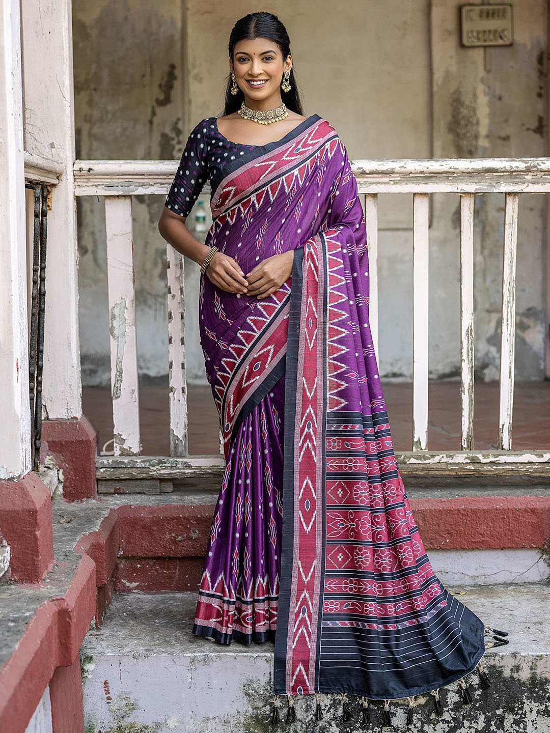 

VISHNU WEAVES Ajrak Printed Ikat Saree, Magenta