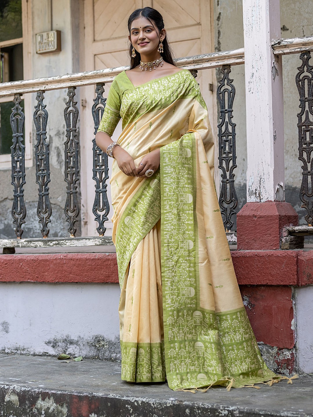 

VISHNU WEAVES Woven Design Warli Printed Bhagalpuri Saree With Tassels, Cream