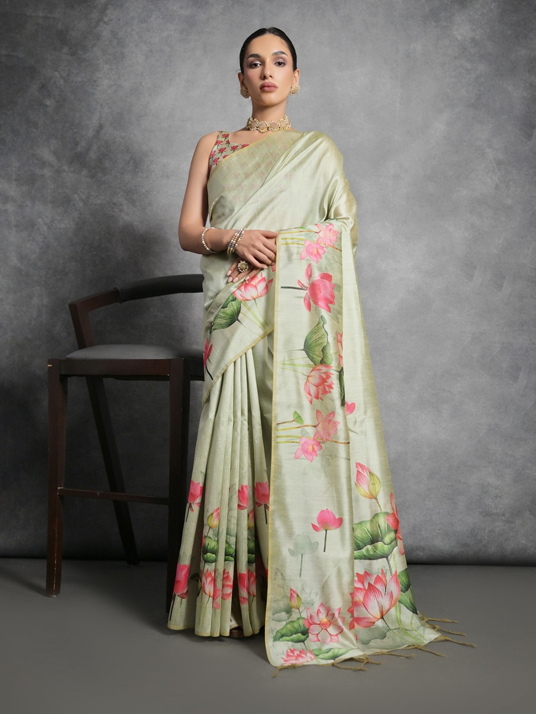 

VISHNU WEAVES Floral Printed Zari Tussar Saree With Tassels, Green