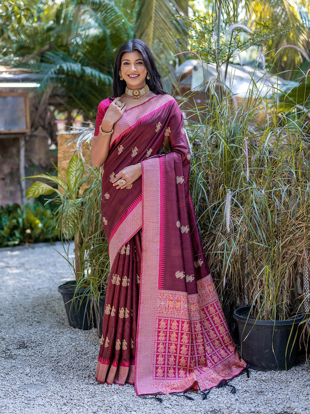 

VISHNU WEAVES Woven Design Zari Pure Silk Tussar Saree, Maroon