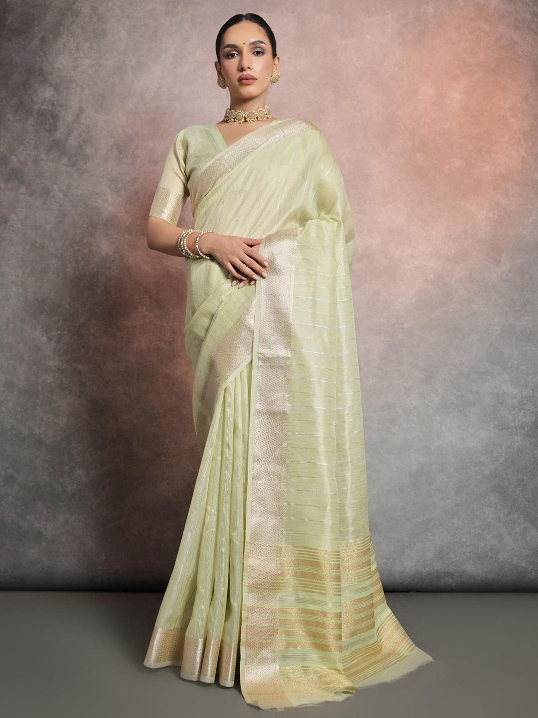 

VISHNU WEAVES Striped Zari Tissue Maheshwari Saree, Green