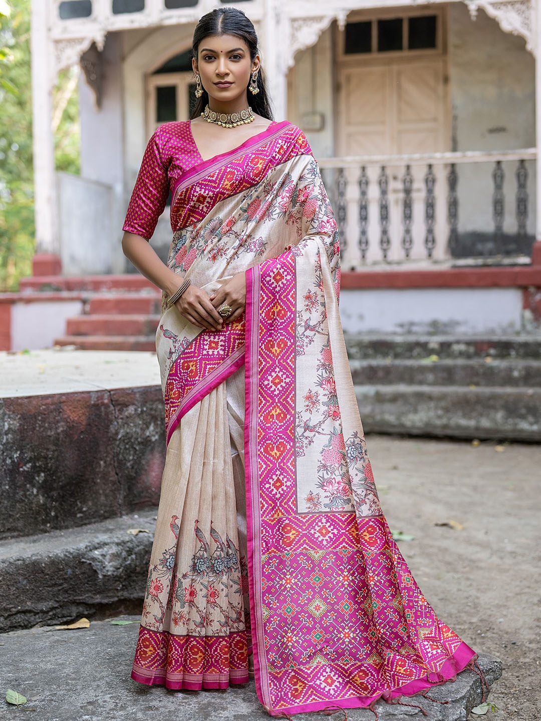 

VISHNU WEAVES Floral Printed Zari Tussar Saree With Tassels, Cream