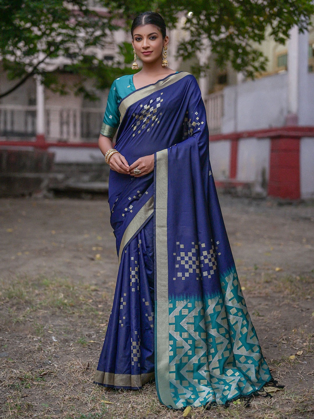 

VISHNU WEAVES Woven Design Ethnic Motifs Zari Banarasi Saree With Tassels, Blue