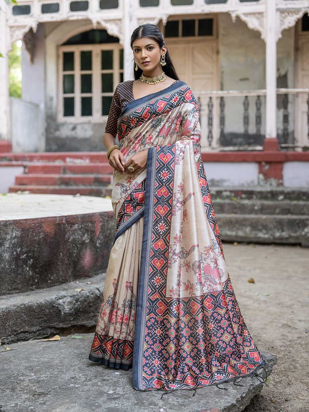 

VISHNU WEAVES Woven Design Flower Printed Zari Tussar Saree With Tassels, Cream