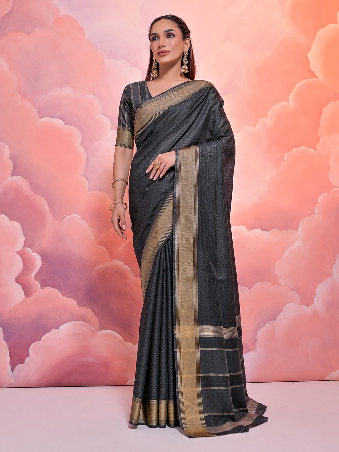 

VISHNU WEAVES Woven Design Zari Pure Cotton Bandhani Saree, Black