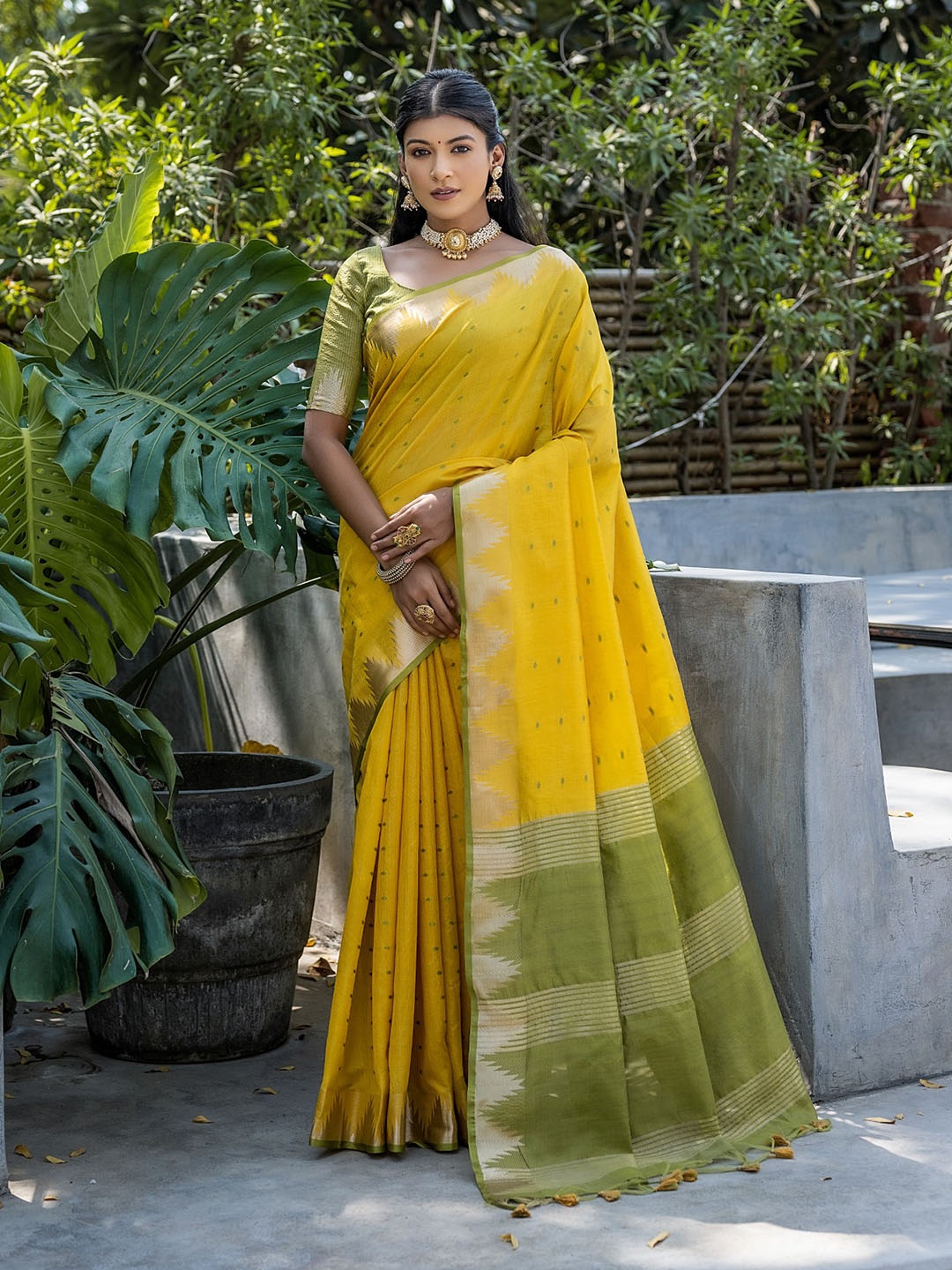 

VISHNU WEAVES Woven Design Zari Bhagalpuri Saree, Yellow